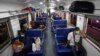 COVID-19 ပိုးတွေ့သူ မြင့်တက်နေတဲ့ ထိုင်းနိုင်ငံ ဘန်ကောက်မြို့မှာ နှာခေါင်းစည်းတပ် သွားလာနေတဲ့ ရထားစီးခရီးသည်များ။ (ဧပြီ ၉၊ ၂၀၂၁)