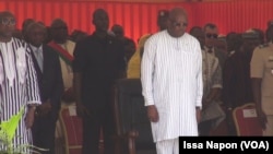 Le président Roch Kaboré pendant la minute de sirène. (VOA/ Issa Napon)