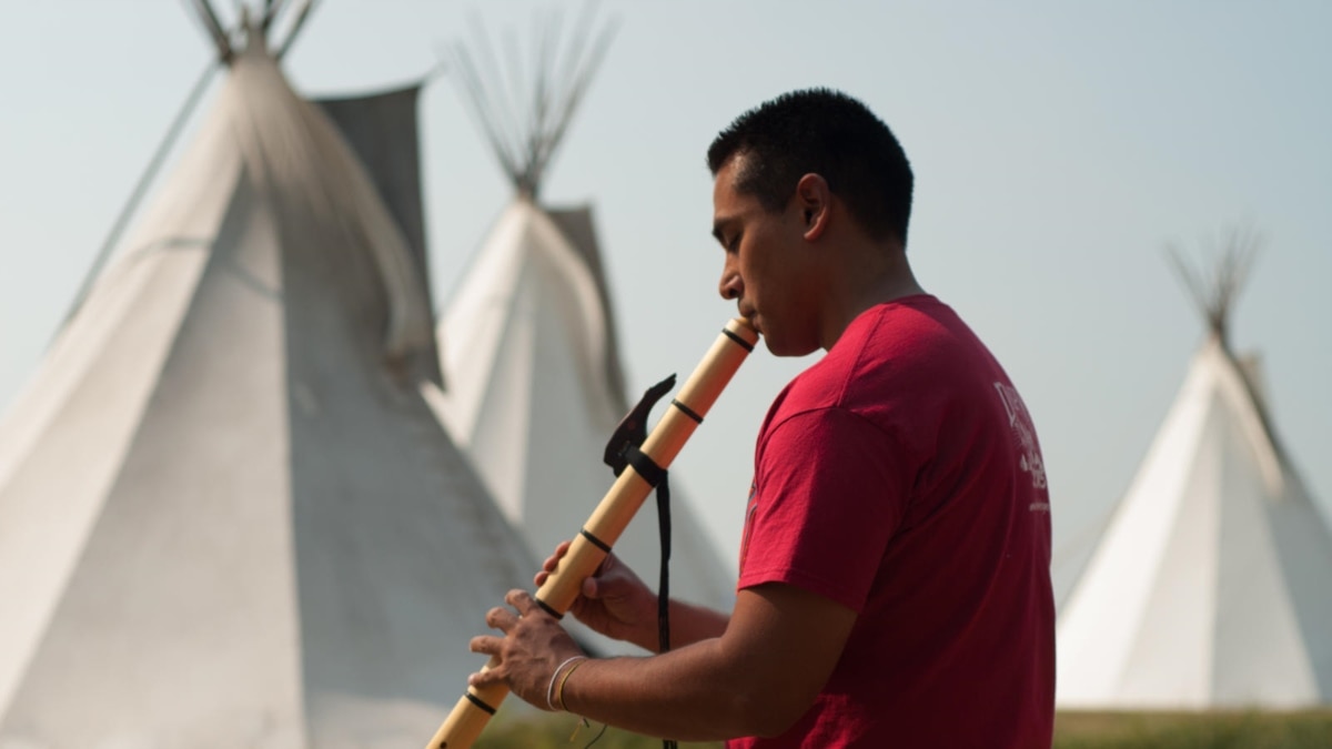 Native American Flutist Shares Authentic Sounds and Stories