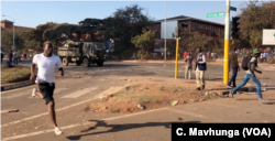 FILE - Zimbabweans flee as soldiers arrive to disperse protesters in Harare, Aug. 1, 2018.