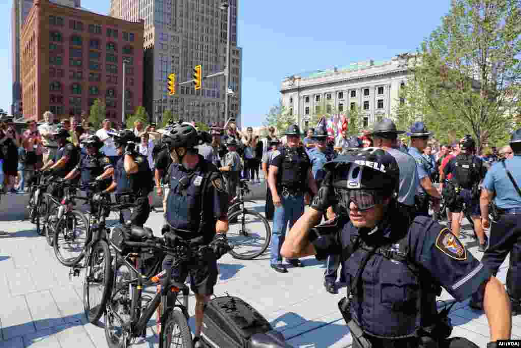 Police attempt to separate hundreds of protesters who had gathered in Public Square in downtown Cleveland, July 19, 2016.