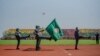 Des militaires de la gendarmerie nationale défilent au stade du 24 septembre lors de la cérémonie de célébration de la fête de l'indépendance à Bissau, le 16 novembre 2021.