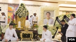 A ceremony is held at Sok An’s home following his death on Wednesday, Phnom Penh, Cambodia, March 16, 2017. (Khan Sokummono/ VOA Khmer)