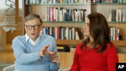 ARCHIVO- Bill y Melinda Gates durante una entrevista con AP. Kirkland, Washington, 1-2-18. (AP Foto/Ted S. Warren).
