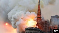 La cathédrale Notre-Dame de Paris en feu le 15 avril 2019.