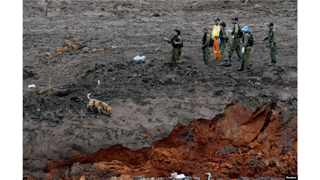 Israeli military personnel search for victims of a collapsed tailings dam owned by Brazilian mining company Vale SA, in Brumadinho, Brazil, Jan. 30, 2019.