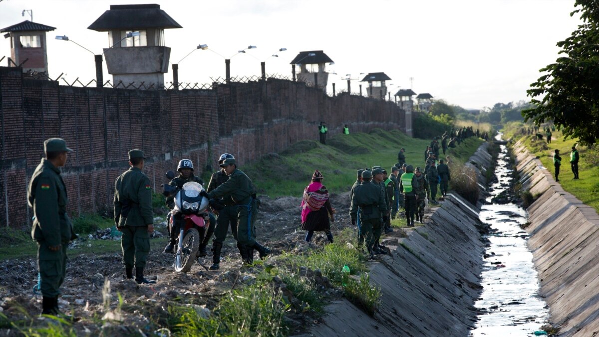 At Least 6 Dead in Bolivia Prison Uprising