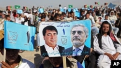Supporters of Afghan presidential candidate Abdullah Abdullah attend a campaign rally in the Paghman district of Kabul, Afghanistan, June 9, 2014.