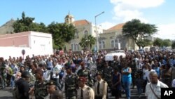 Cortejo fúnebre de Cesária Évora, nas ruas do Mindelo