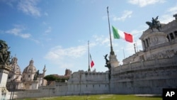 پرچم‌های نیمه افراشته ایتالیا به احترام جانباختگان کرونا - رم