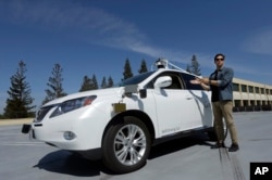 캘리포니아주 마운틴뷰 구글 사옥에서 시험중인 자율주행 자동차.