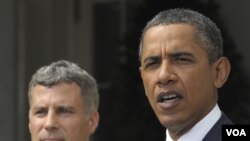 Presiden Barack Obama mengumumkan penunjukan Alan Krueger (kiri) pakar ekonomi dari Princeton University sebagai Ketua Dewan Penasehat Ekonomi AS, Senin (29/8).