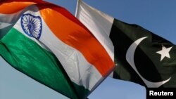 نئی دہلی کی جانب سے کشمیر کی خصوصی آئینی حیثیت ختم کرنے کے بعد پاکستان اور بھارت میں شدید کشیدگی پائی جاتی ہے — فائل فوٹو