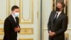 Оглядачі коментують інтерв'ю Зеленського, який "благав" Байдена про зустріч перед самітом з Путіним