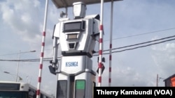 Les robots régulent le trafic routier dans Kinshasa