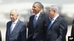 Шимон Перес, Барак Обама и Биньямин Нетаньяху
в аэропорту Тель-Авива
