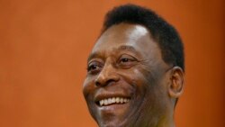 Pele dalam sebuah kesempatan bersama awak media di London, Inggris, pada Maret 2015. (Foto: AP)