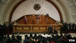 El presidente de Venezuela, Hugo Chávez, en el momento de hablar ante la Asamblea Nacional.