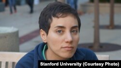 Nhà toán học Maryam Mirzakhani nhận được giải thưởng mà nhiều người ví là giải 'Nobel Toán học' này tại lễ trao giải ở thủ đô Seoul của Nam Triều Tiên hôm thứ Tư.