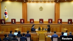 တောင်ကိုရီးယား အခြေခံဥပဒေခုံရုံး၊ ဆိုးလ်၊ မတ်လ ၁၀၊ ၂၀၁၇