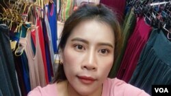 ຄົນ​ງານ​ລາວ ເຮັດ​ວຽກຢູ່​ຮ້ານ​ຂາຍ​ເຄື່ອງ​ເສື້ອ​ຜ້າ ແຫ່ງ​ນຶ່ງ ໃນ​ປະ​ເທດ​ໄທ