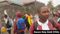 Une élève de l'une des institutions de Goma, dans les rues de Goma après cours. Goma, le 12 Octobre 2020. 