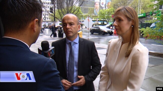 Министерот за финансии Драган Тевдовски и гувернерката на Народната банка Анита Ангелоска - Бежоска во разговор за Гласот на Америка