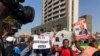 Vingt-sept opposants arrêtés au Zimbabwe après les violences post-électorales devant la justice