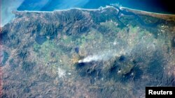 Foto del volcán Chaparrastique tomada por el astronauta de la NASA Rick Mastracchio desde la Estación Espacial Internacional