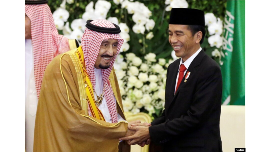 Raja Salman bin Abdulaziz Al Saud dan Presiden Joko Widodo di Istana Bogor dua tahun lalu (foto: dok).