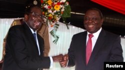 Presidente Robert Mugabe e o primeiro-ministro Morgan Tsvaingirai em Harare, Maio 2013