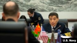 中國海軍司令員沈金龍2019年1月14日與到訪的美國海軍作戰部長理查森會談（美國海軍）