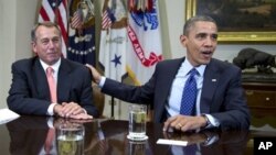 Presiden Obama dan ketua Kongres John Boehner berbicara di depan para wartawan di Gedug Putih, Jumat (16/11) sehubungan dengan masalah "jurang fiskal".