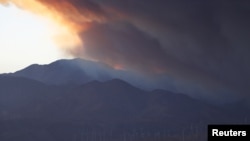 Dim iznad Nacionalnog parka San Bernandino. 