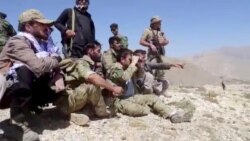 阿富汗民族抵抗阵线公布的照片显示反塔利班抵抗力量的战士聚集在潘杰希尔的一座山坡上。