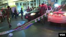 Bangkok police cordon off scene of bomb blast, Aug. 17, 2015. (Photo: Zinlet Aung for VOA)