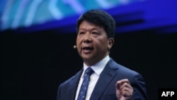 Quách Bình, chủ tịch luân phiên của Huawei, nói chính phủ Mỹ muốn bôi nhọ Huawei vì họ không thể cạnh tranh với hãng viễn thông hàng đầu thế giới này.