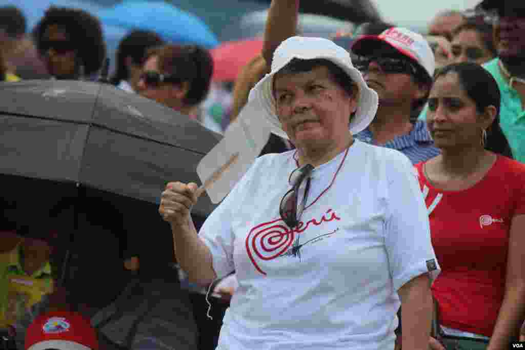 Representando a Perú con el símbolo de la Marca Perú.