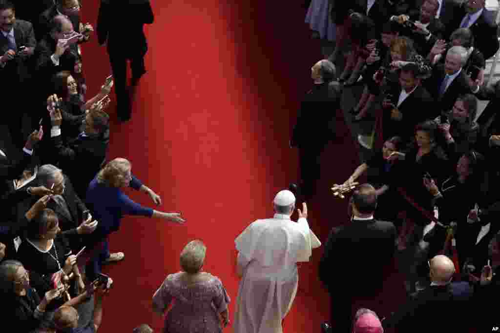 Flanked by Panama President Juan Carlos Varela, right, and first lady Lorena Castillo, Pope Francis arrives at the foreign ministry headquarters Palacio Bolivar, in Panama City.