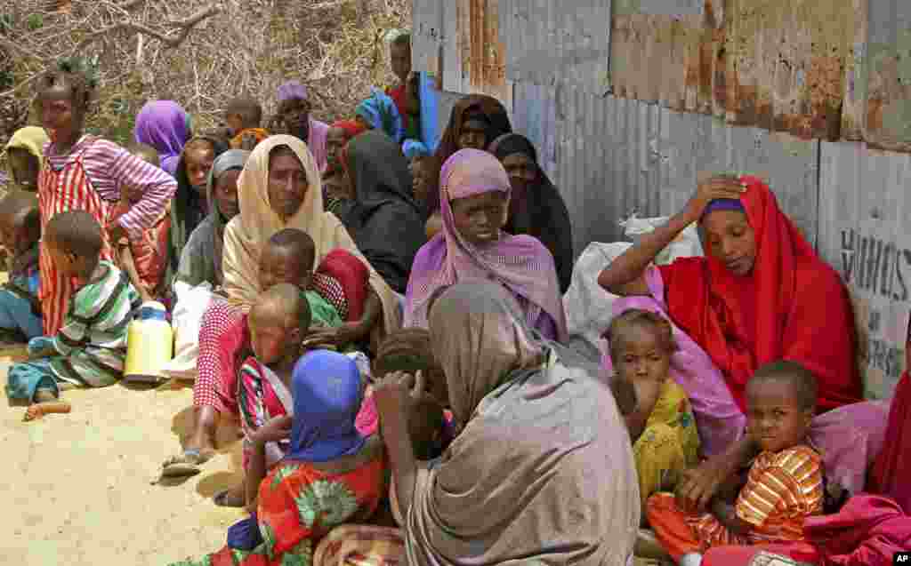 صومالیہ میں خشک سالی، غذائی قلت اور آلودہ پانی سے پیدا ہونے بیماریوں سے گزشتہ دو دنوں میں 110 سے زائد افراد ہلاک ہو چکے ہیں۔