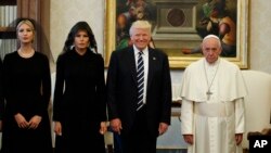 İvanka Tramp, Melaniya Tramp, Donald Tramp, Papa Fransis. 24 may, 2017. Vatikan 