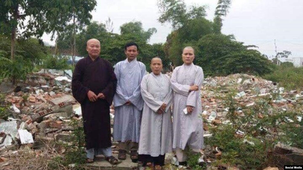 Äại Äức ThÃch Thiá»n Phúc và các pháºt tá» chùa An Cư sau khi chùa bá» cưỡng chế và san bằng sáng ngà y 09/11/2018. Facebook Thich Thien Phuc.