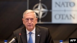 Le secrétaire américain à la Défense Jim Mattis au siège de l'OTAN à Bruxelles le 8 juin 2018. / AFP PHOTO / POOL / Virginia Mayo