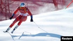 Aksel Lund Svindal (Norwegia) saat beraksi dalam nomor pertandingan Downhill Putra di Pusat Alpine Jeongseon, Pyeongchang, Korea Selatan, 15 Februari 2018.