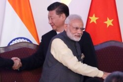 印度總理莫迪（右）與中國國家主席習近平