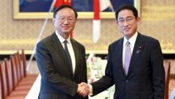 时任日本外相的岸田文雄2017年5月与中国国务委员杨洁篪会面（美联社）