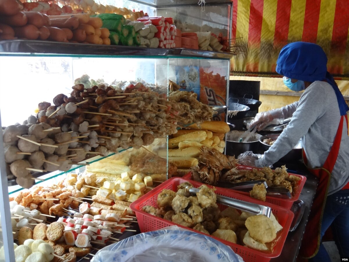 Phnom Penh Street Food Delicious—and Dangerous