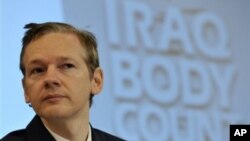WikiLeaks တည္ေထာင္သူ Julian Assange သတင္းစာရွင္းလင္းပြဲ လုပ္ေနစဥ္ (ေအာက္တိုဘာ ၂၃၊ ၂၀၁၀)
