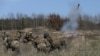 乌克兰国土防卫军成员在接受军事训练。(2022年4月15日)