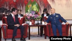 中央軍委副主席許其亮星期三（12月18日）在北京的中央軍委大樓與來訪的日本防衛大臣河野太郎舉行會談